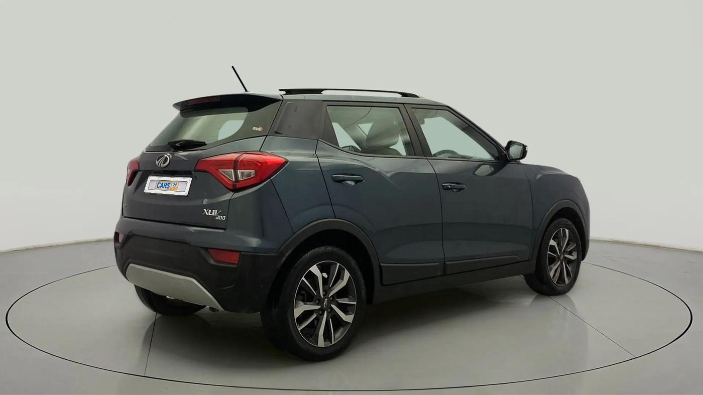 2019 Mahindra XUV300 W8 (O) 1.5 DIESEL, Diesel, Manual, 1,42,625 km, Right Back Diagonal