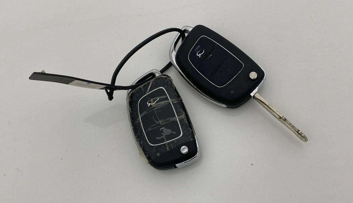 2015 Hyundai Xcent S 1.2, CNG, Manual, 64,215 km, Key Close Up