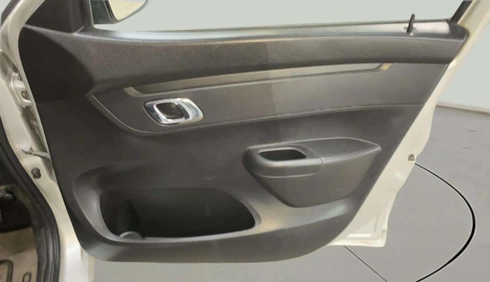 2019 Renault Kwid RXT 1.0 (O), Petrol, Manual, 33,968 km, Driver Side Door Panels Control