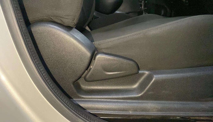 2019 Renault Kwid RXT 1.0 (O), Petrol, Manual, 33,968 km, Driver Side Adjustment Panel