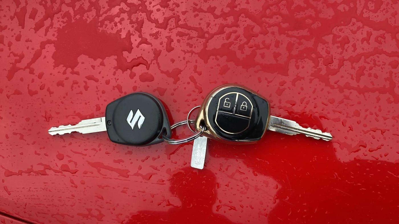 2022 Maruti Swift VXI, Petrol, Manual, 24,397 km, Key Close Up