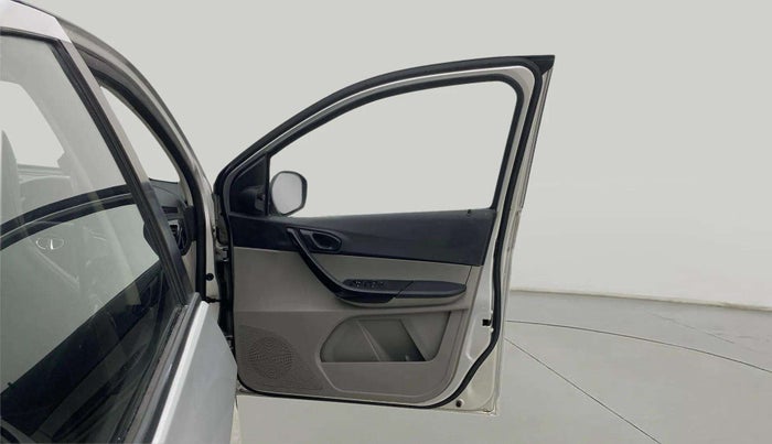 2016 Tata Tiago XT PETROL, Petrol, Manual, 49,771 km, RHS Front Door
