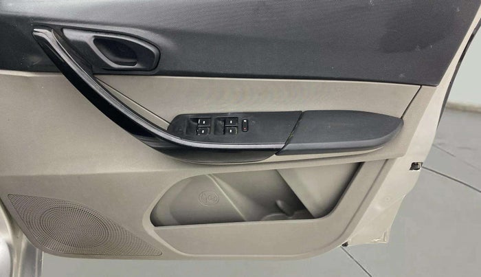 2016 Tata Tiago XT PETROL, Petrol, Manual, 49,771 km, Driver Side Door Panels Control