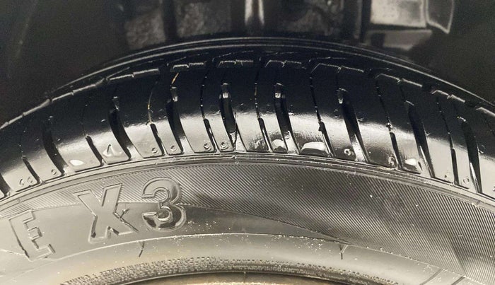 2016 Tata Tiago XT PETROL, Petrol, Manual, 49,771 km, Right Front Tyre Tread