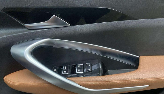 2020 MG HECTOR PLUS SHARP 1.5 PETROL TURBO DCT 6-STR, Petrol, Automatic, 32,709 km, Driver Side Door Panels Control