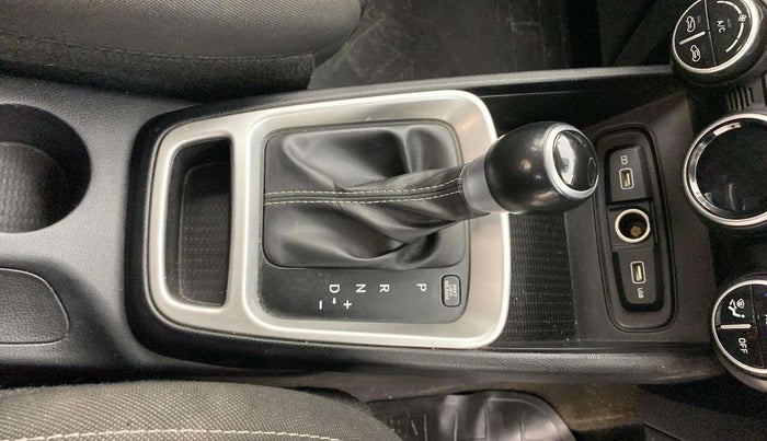 2021 Hyundai VENUE SX PLUS 1.0 TURBO DCT, Petrol, Automatic, 29,510 km, Gear Lever