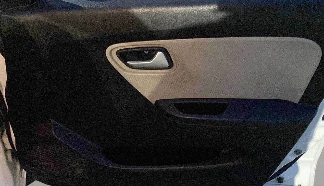 2022 Maruti Alto LXI O, Petrol, Manual, 26,716 km, Driver Side Door Panels Control