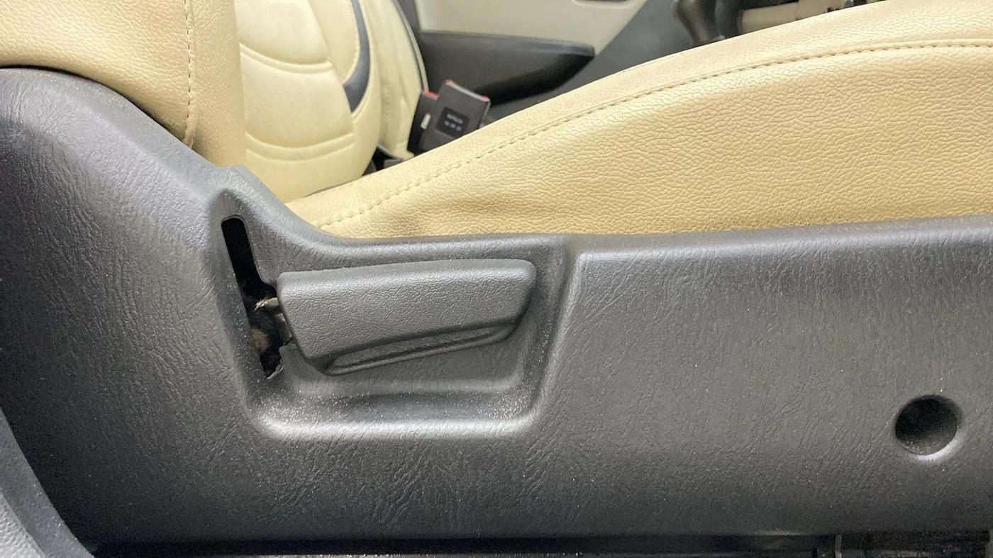 2021 Maruti Alto VXI, Petrol, Manual, 67,702 km, Driver Side Adjustment Panel