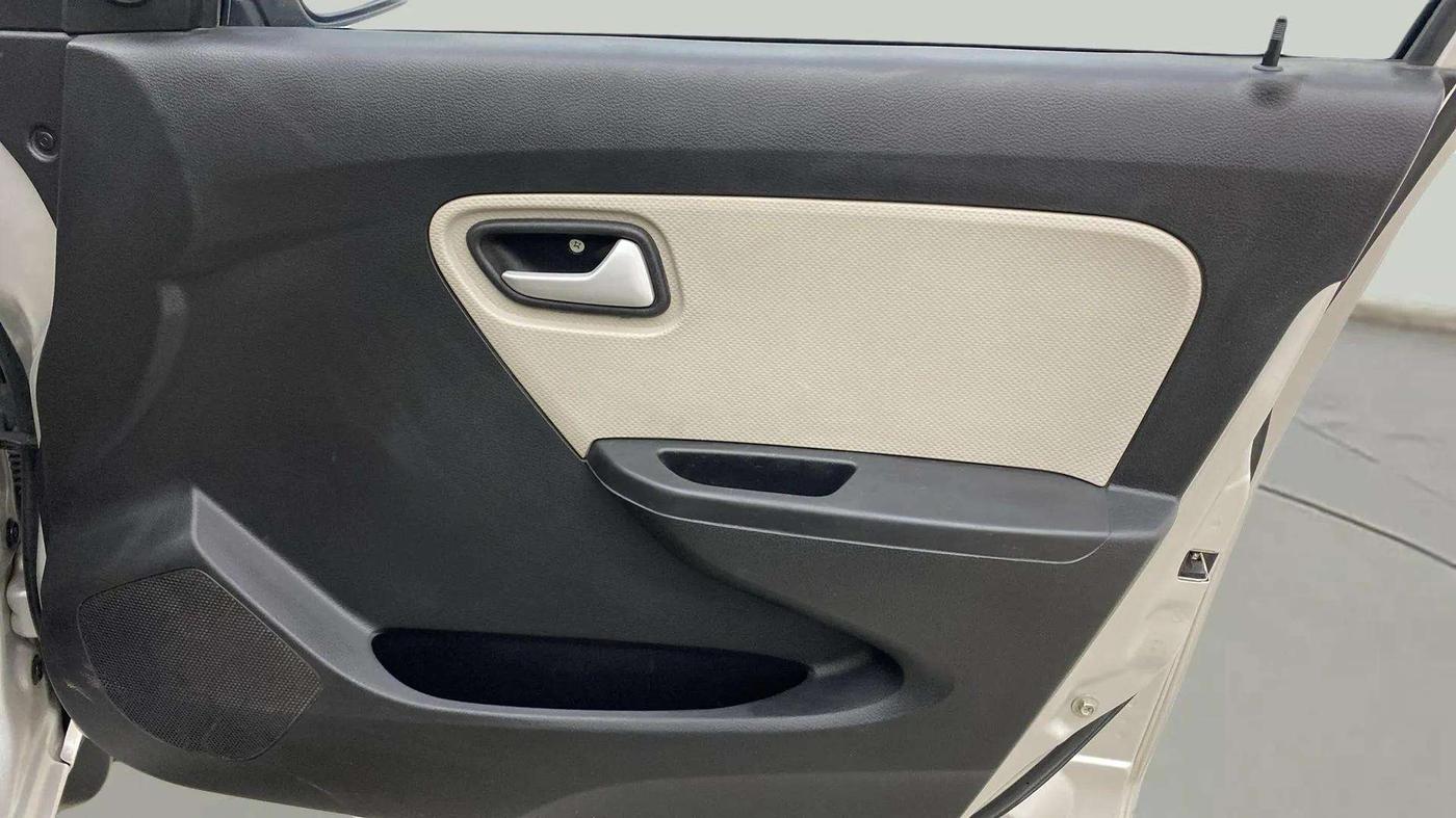 2021 Maruti Alto VXI, Petrol, Manual, 67,702 km, Driver Side Door Panels Control