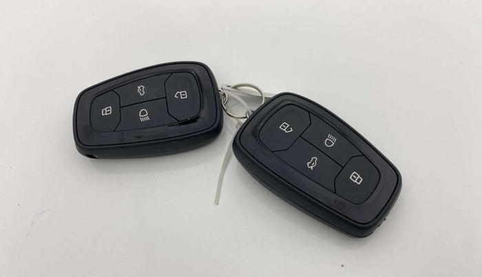 2023 Tata PUNCH CREATIVE  MT, Petrol, Manual, 15,057 km, Key Close Up