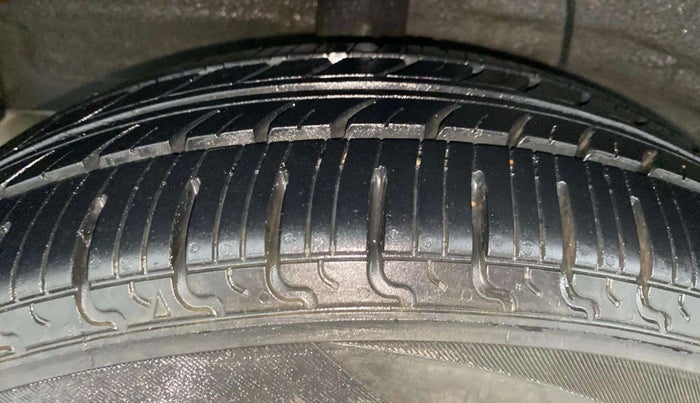 2021 Hyundai GRAND I10 NIOS SPORTZ 1.2 KAPPA VTVT CNG, CNG, Manual, 74,114 km, Right Rear Tyre Tread
