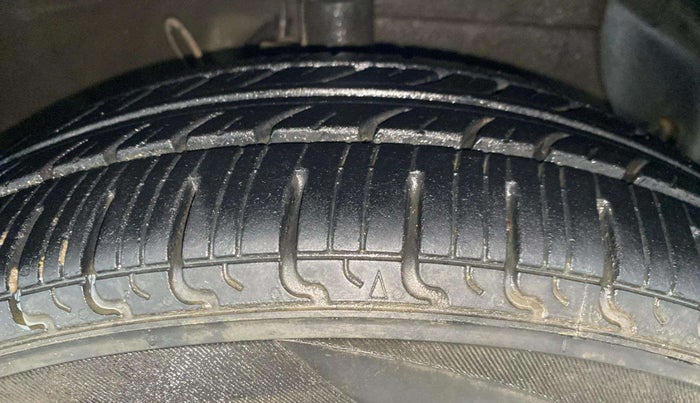 2021 Hyundai GRAND I10 NIOS SPORTZ 1.2 KAPPA VTVT CNG, CNG, Manual, 74,114 km, Right Front Tyre Tread