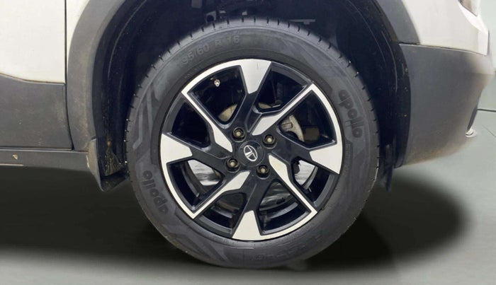 2023 Tata PUNCH ACCOMPLISHED DAZZLE PACK AMT, Petrol, Automatic, 10,517 km, Right Front Wheel