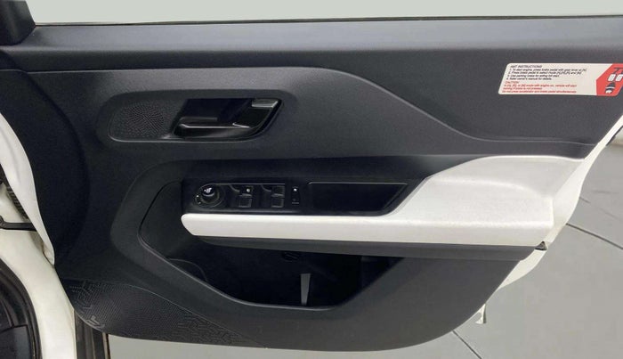 2023 Tata PUNCH ACCOMPLISHED DAZZLE PACK AMT, Petrol, Automatic, 10,517 km, Driver Side Door Panels Control