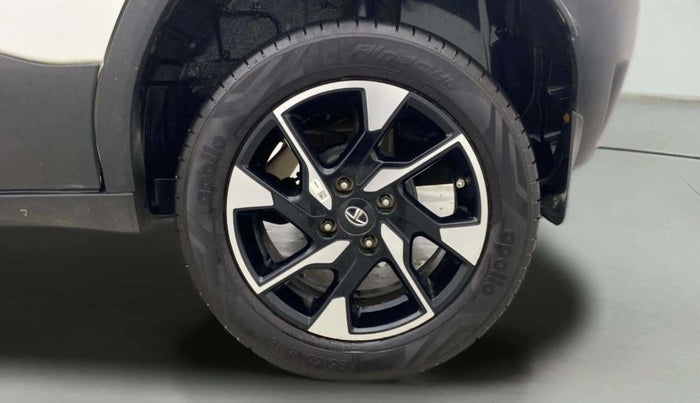 2023 Tata PUNCH ACCOMPLISHED DAZZLE PACK AMT, Petrol, Automatic, 10,517 km, Left Rear Wheel