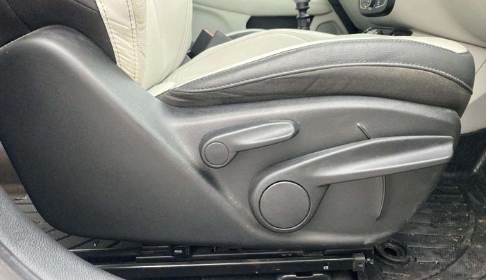2018 Jeep Compass LIMITED (O) 2.0 DIESEL 4X4, Diesel, Manual, 46,982 km, Driver Side Adjustment Panel