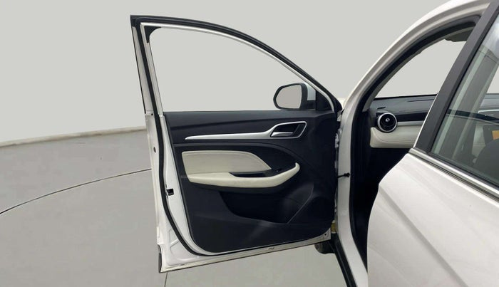 2024 MG ASTOR Sprint 1.5 MT (Ivory), Petrol, Manual, 20,930 km, LHS Front Door
