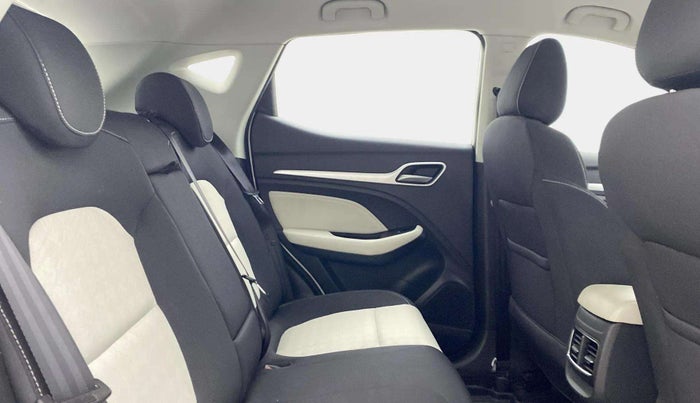 2024 MG ASTOR Sprint 1.5 MT (Ivory), Petrol, Manual, 20,930 km, Right Side Rear Door Cabin