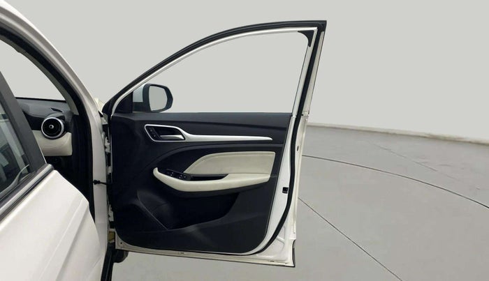 2024 MG ASTOR Sprint 1.5 MT (Ivory), Petrol, Manual, 20,930 km, RHS Front Door