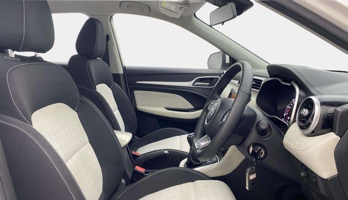2024 MG ASTOR Sprint 1.5 MT (Ivory), Petrol, Manual, 20,930 km, Right Side Front Door Cabin