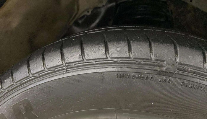 2018 Toyota Innova Crysta 2.4 GX 7 STR, Diesel, Manual, 85,159 km, Right Front Tyre Tread