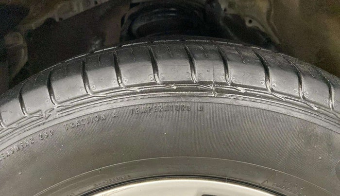 2018 Toyota Innova Crysta 2.4 GX 7 STR, Diesel, Manual, 85,159 km, Left Front Tyre Tread