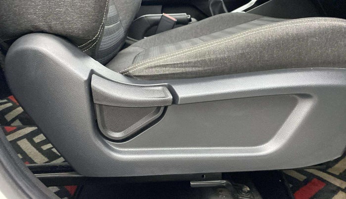 2022 KIA SONET HTE 1.2, Petrol, Manual, 17,293 km, Driver Side Adjustment Panel