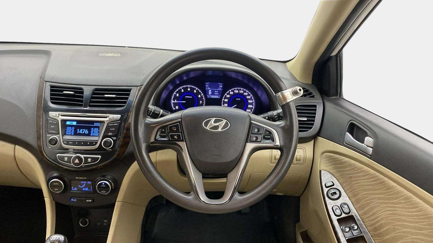 2015 Hyundai Verna FLUIDIC 4S 1.6 VTVT S(O), Petrol, Manual, 1,06,612 km, Steering Wheel Close Up