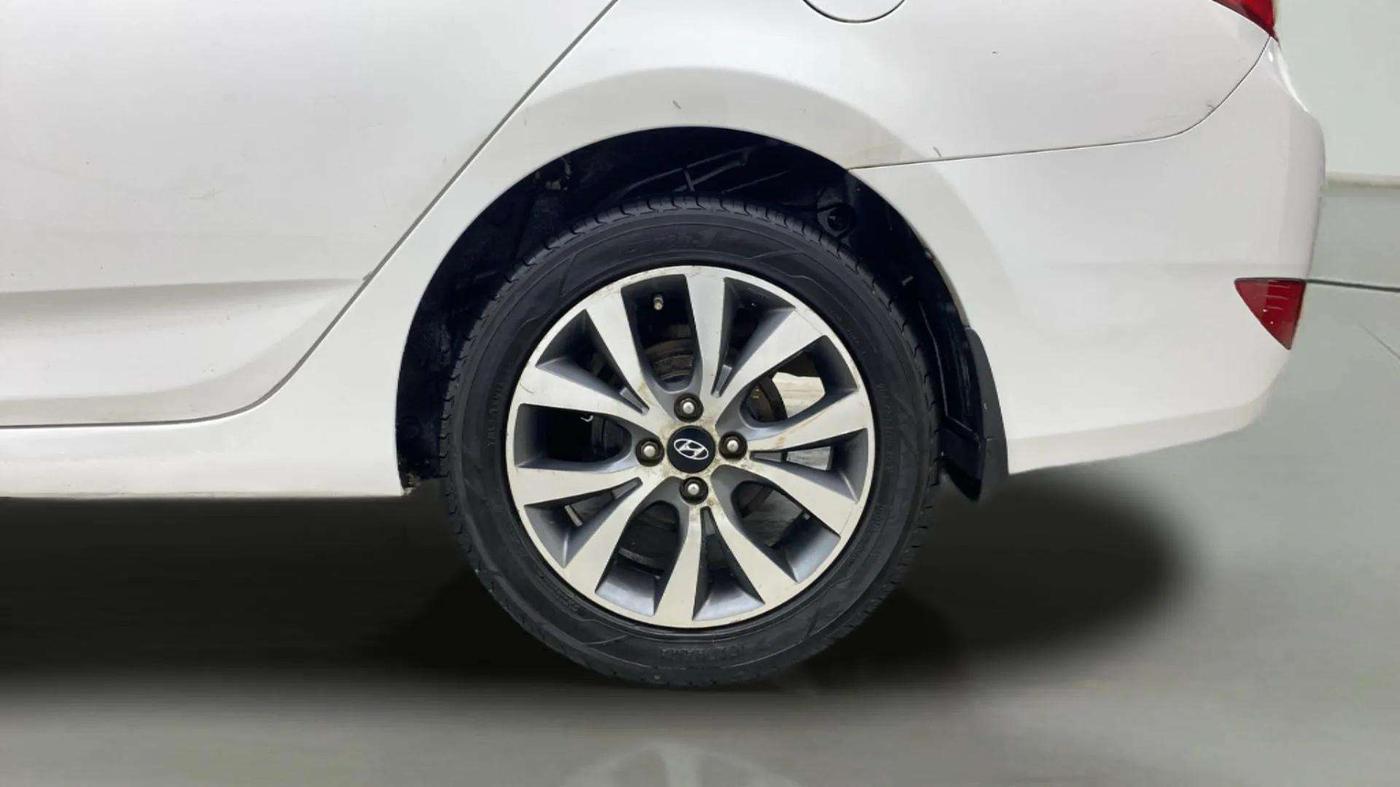 2015 Hyundai Verna FLUIDIC 4S 1.6 VTVT S(O), Petrol, Manual, 1,06,612 km, Left Rear Wheel