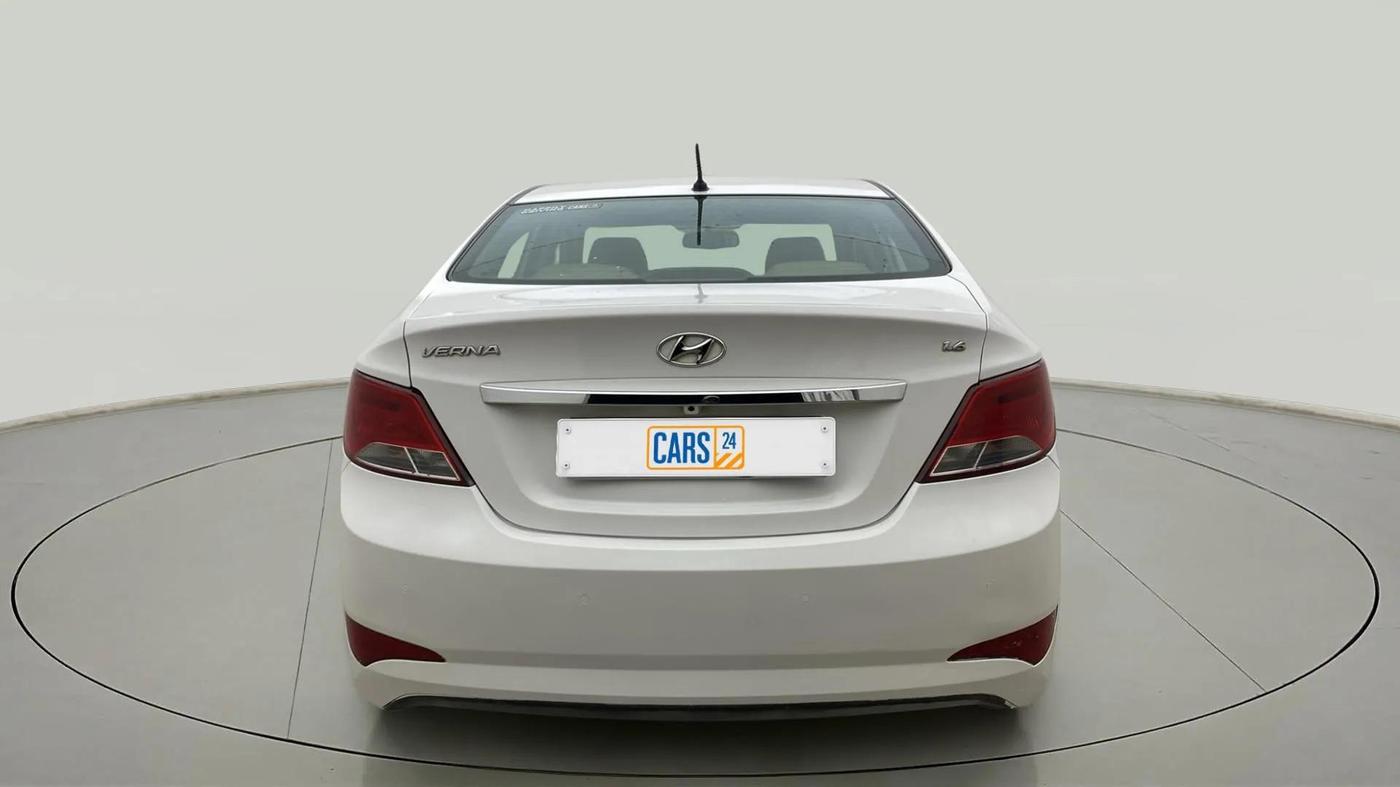 2015 Hyundai Verna FLUIDIC 4S 1.6 VTVT S(O), Petrol, Manual, 1,06,612 km, Back/Rear