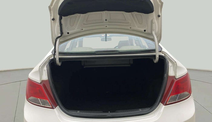 2015 Hyundai Verna FLUIDIC 4S 1.6 VTVT S(O), Petrol, Manual, 1,06,529 km, Boot Inside