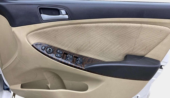 2015 Hyundai Verna FLUIDIC 4S 1.6 VTVT S(O), Petrol, Manual, 1,06,529 km, Driver Side Door Panels Control