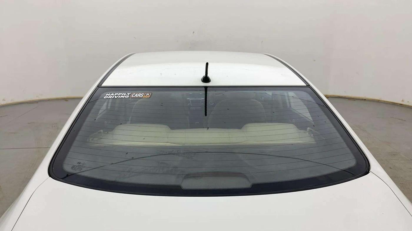 2015 Hyundai Verna FLUIDIC 4S 1.6 VTVT S(O), Petrol, Manual, 1,06,612 km, Rear Windshield