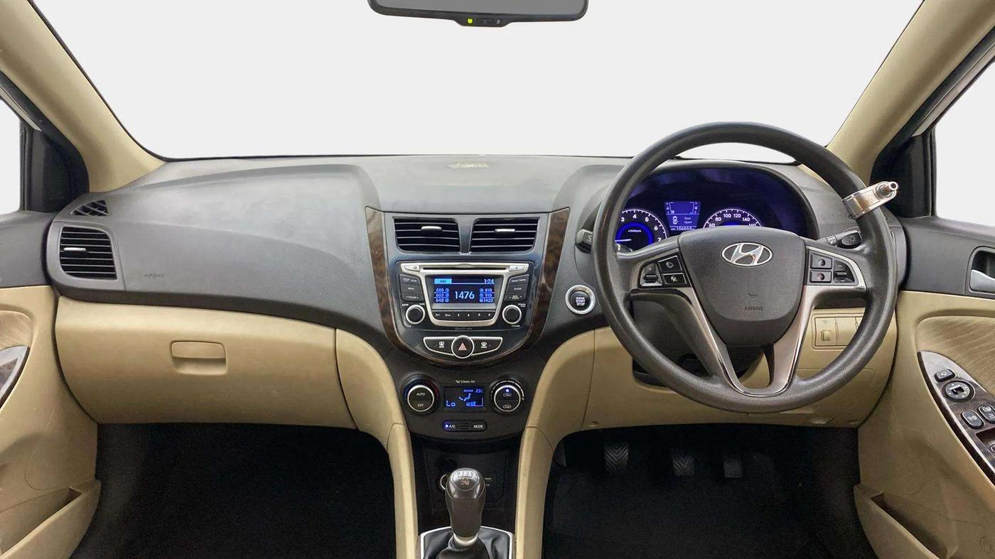 2015 Hyundai Verna FLUIDIC 4S 1.6 VTVT S(O), Petrol, Manual, 1,06,612 km, Dashboard