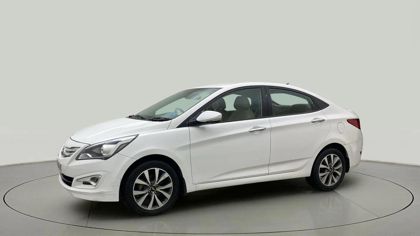 2015 Hyundai Verna FLUIDIC 4S 1.6 VTVT S(O), Petrol, Manual, 1,06,612 km, Left Front Diagonal