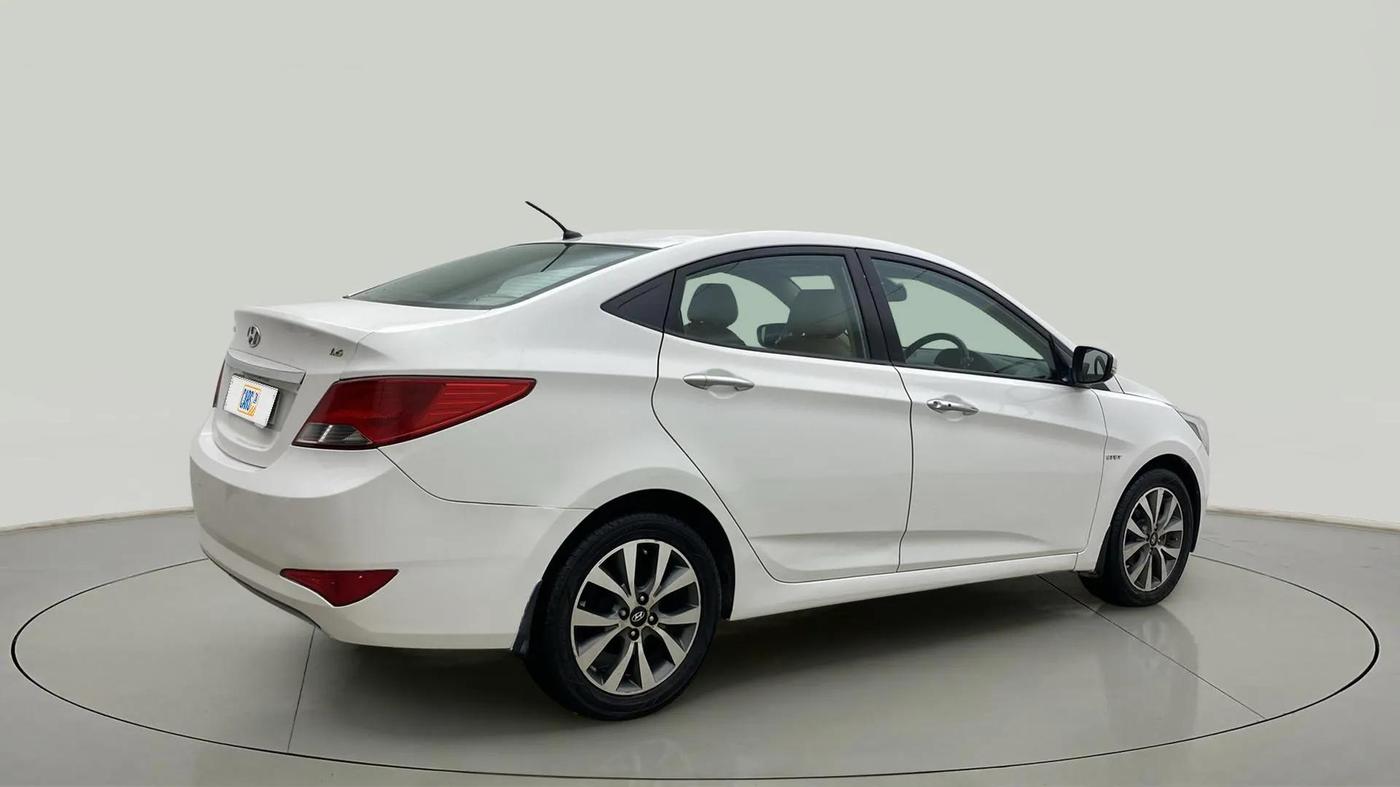 2015 Hyundai Verna FLUIDIC 4S 1.6 VTVT S(O), Petrol, Manual, 1,06,612 km, Right Back Diagonal