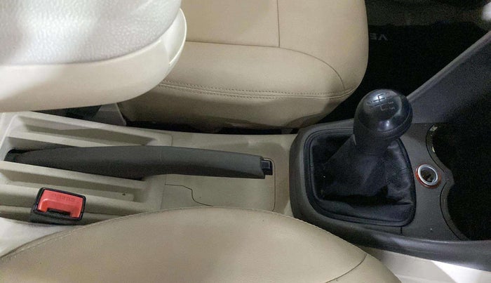 2014 Volkswagen Vento COMFORTLINE 1.6, Petrol, Manual, 49,660 km, Gear Lever