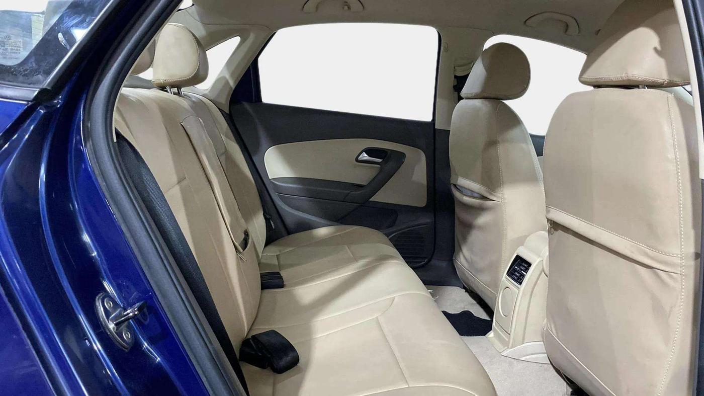 2014 Volkswagen Vento COMFORTLINE 1.6, Petrol, Manual, 49,660 km, Right Side Rear Door Cabin