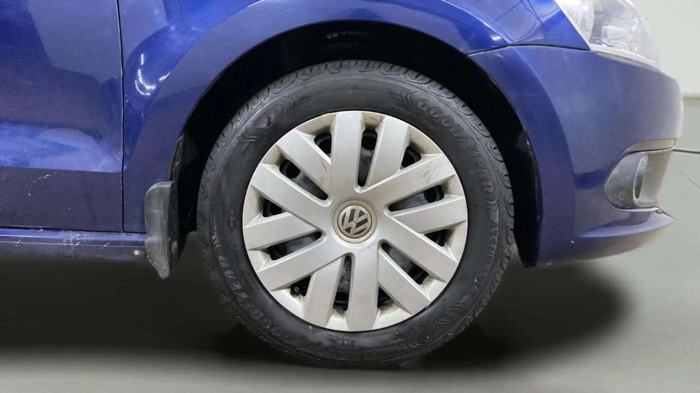2014 Volkswagen Vento COMFORTLINE 1.6, Petrol, Manual, 49,660 km, Right Front Wheel