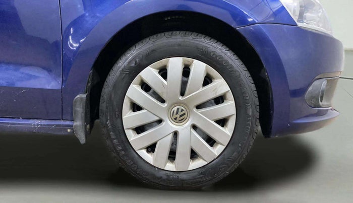 2014 Volkswagen Vento COMFORTLINE 1.6, Petrol, Manual, 49,660 km, Right Front Wheel