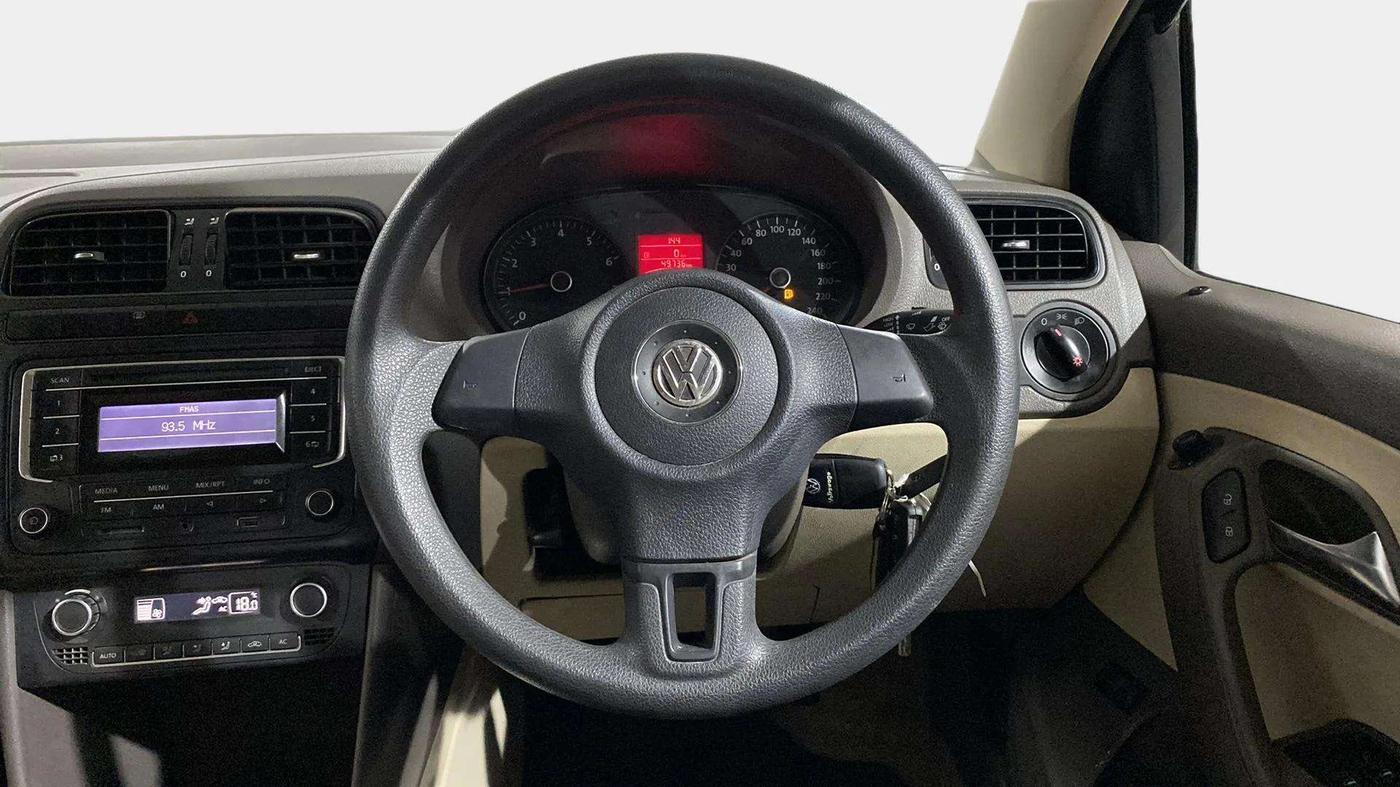 2014 Volkswagen Vento COMFORTLINE 1.6, Petrol, Manual, 49,660 km, Steering Wheel Close Up