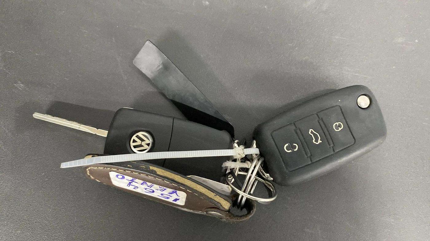 2014 Volkswagen Vento COMFORTLINE 1.6, Petrol, Manual, 49,660 km, Key Close Up