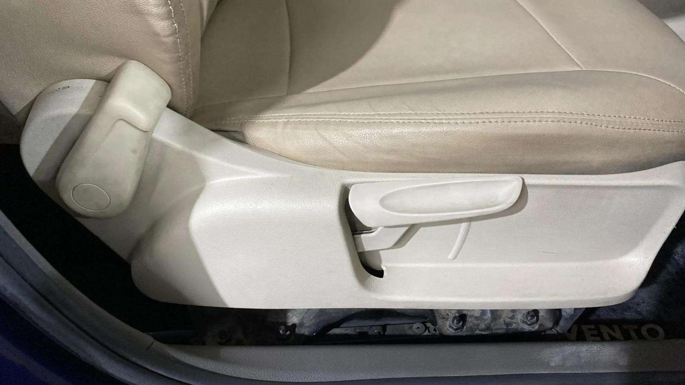 2014 Volkswagen Vento COMFORTLINE 1.6, Petrol, Manual, 49,660 km, Driver Side Adjustment Panel