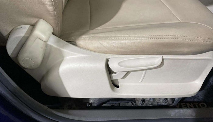 2014 Volkswagen Vento COMFORTLINE 1.6, Petrol, Manual, 49,660 km, Driver Side Adjustment Panel