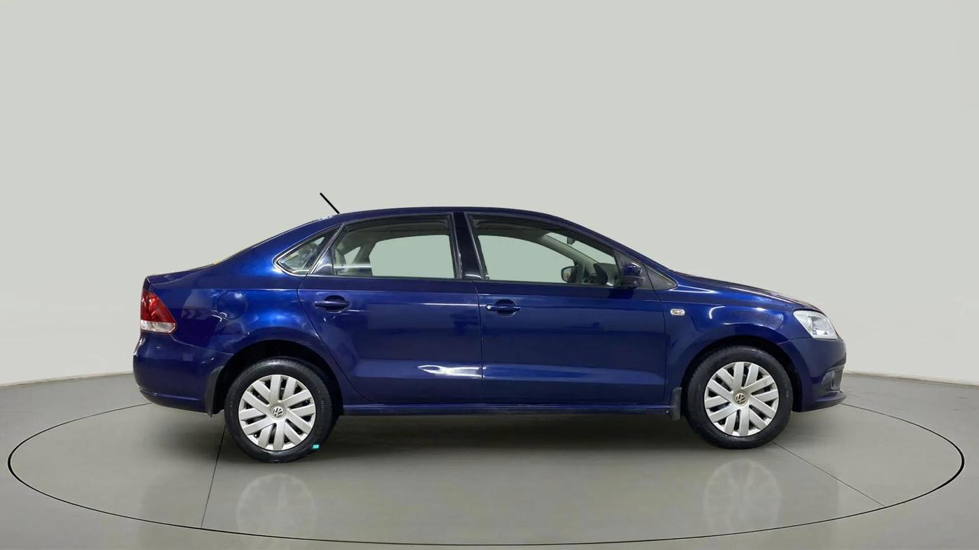 2014 Volkswagen Vento COMFORTLINE 1.6, Petrol, Manual, 49,660 km, Right Side View