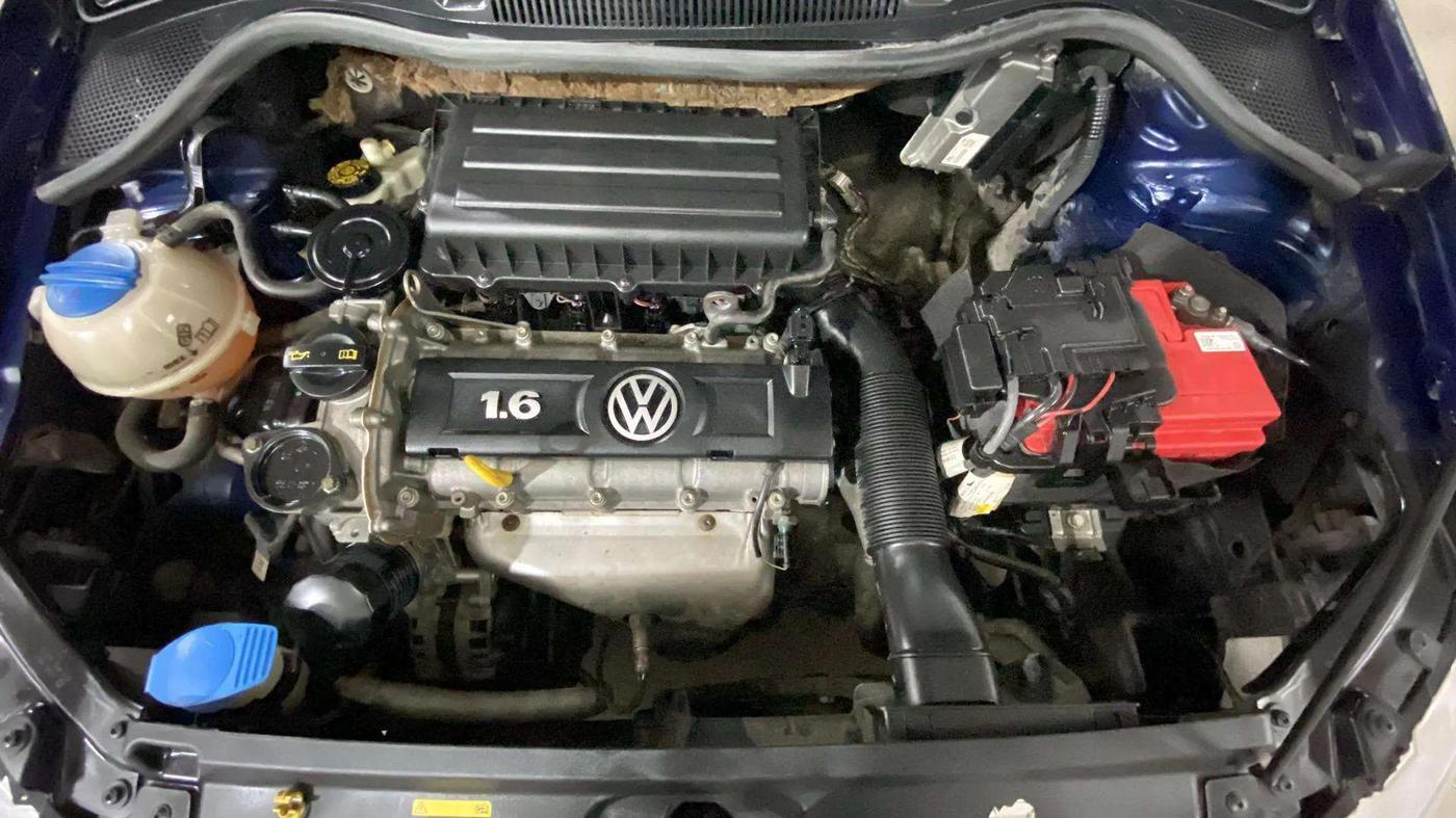 2014 Volkswagen Vento COMFORTLINE 1.6, Petrol, Manual, 49,660 km, Engine View