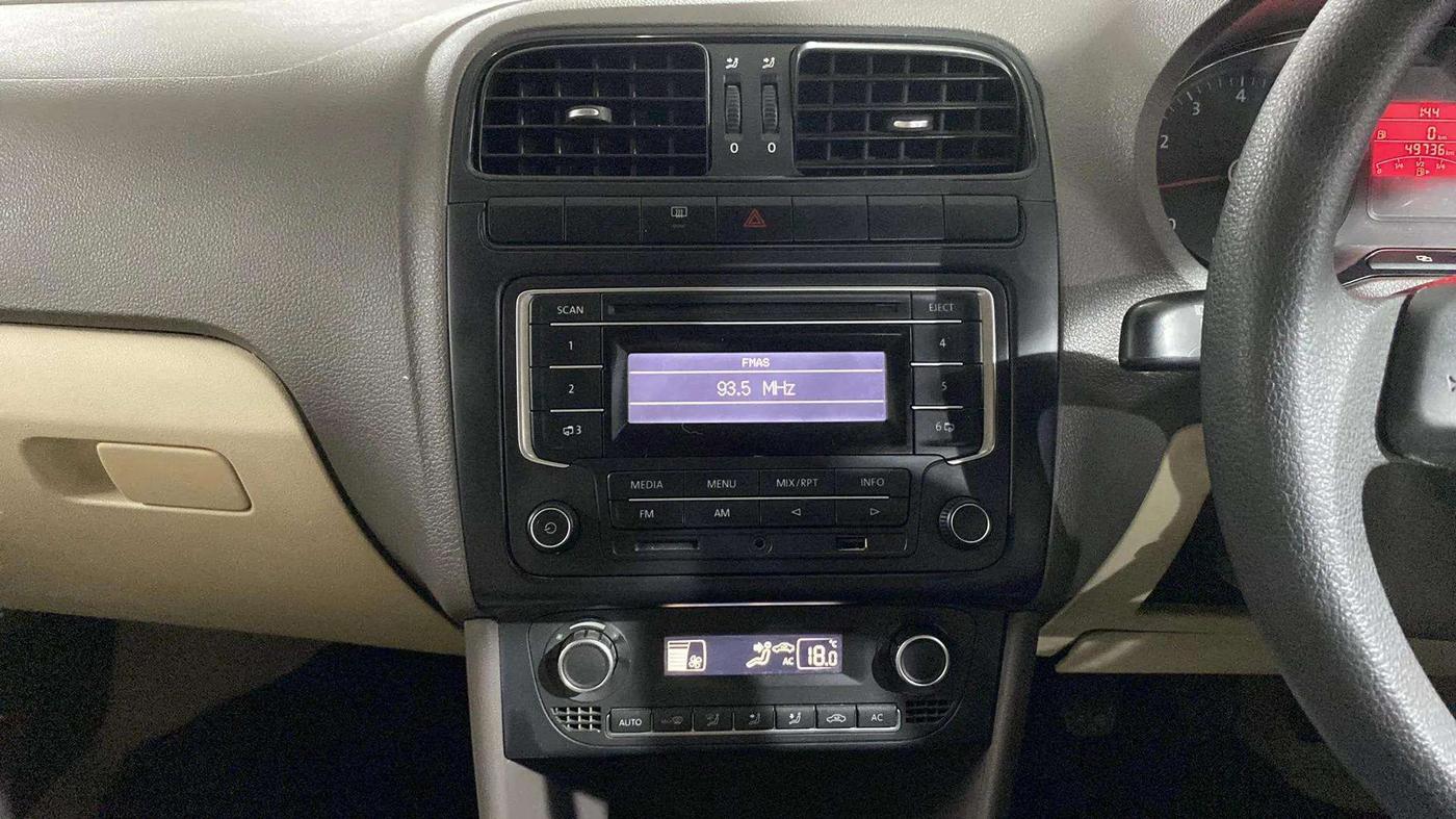 2014 Volkswagen Vento COMFORTLINE 1.6, Petrol, Manual, 49,660 km, Air Conditioner