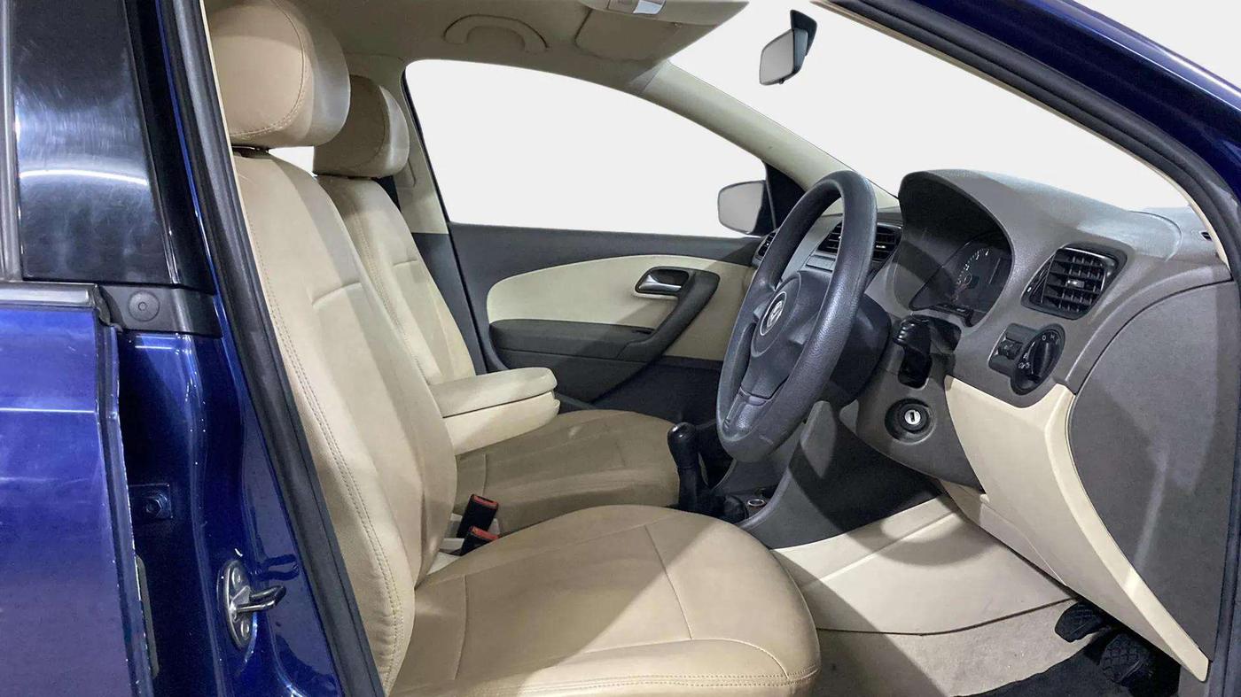 2014 Volkswagen Vento COMFORTLINE 1.6, Petrol, Manual, 49,660 km, Right Side Front Door Cabin