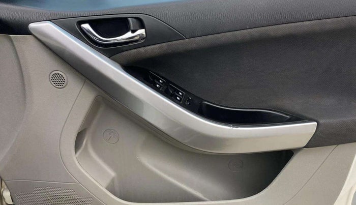 2018 Tata NEXON XZA PLUS DIESEL, Diesel, Automatic, 1,17,906 km, Driver Side Door Panels Control