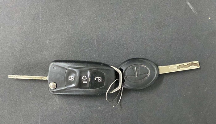 2020 Tata Tiago XZ PLUS PETROL, Petrol, Manual, 35,213 km, Key Close Up